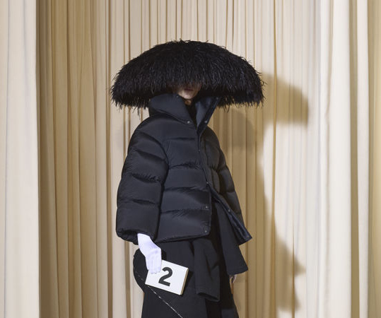 Balenciaga Haute Couture FW'24: Goth, skaters και metalheads αποτέλεσαν τον βασικό πυρήνα της έμπνευσης