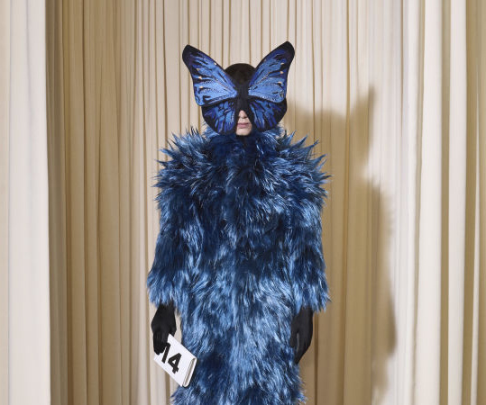 Balenciaga Haute Couture FW'24: Goth, skaters και metalheads αποτέλεσαν τον βασικό πυρήνα της έμπνευσης