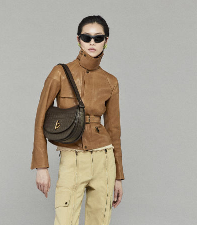 Η συλλογή Burberry Resort '25 φέρνει έναν ανανεωμένο αέρα στα κλασικά trenchcoat