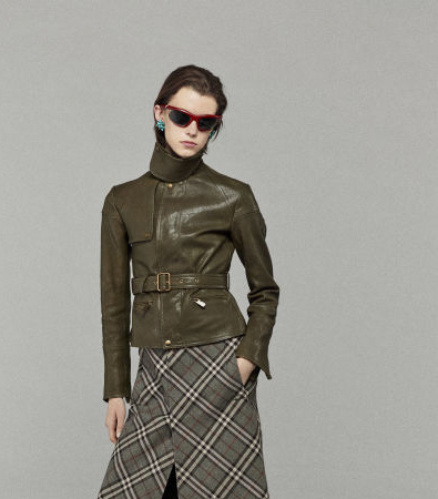 Η συλλογή Burberry Resort '25 φέρνει έναν ανανεωμένο αέρα στα κλασικά trenchcoat