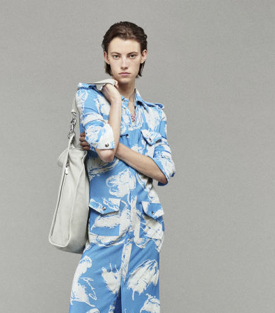 Η συλλογή Burberry Resort '25 φέρνει έναν ανανεωμένο αέρα στα κλασικά trenchcoat