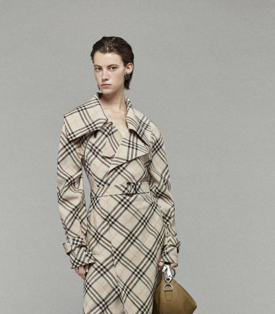 Η συλλογή Burberry Resort '25 φέρνει έναν ανανεωμένο αέρα στα κλασικά trenchcoat