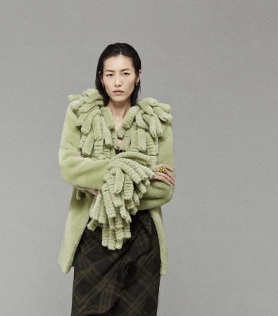 Η συλλογή Burberry Resort '25 φέρνει έναν ανανεωμένο αέρα στα κλασικά trenchcoat