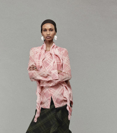 Η συλλογή Burberry Resort '25 φέρνει έναν ανανεωμένο αέρα στα κλασικά trenchcoat