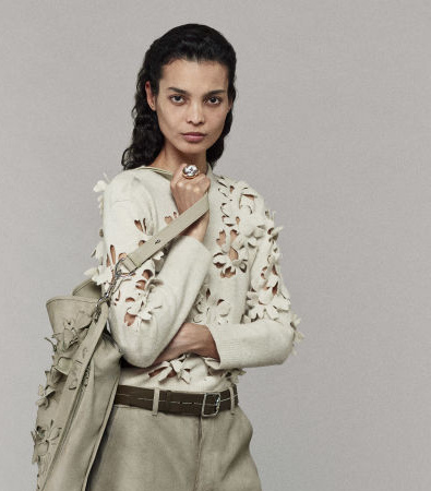 Η συλλογή Burberry Resort '25 φέρνει έναν ανανεωμένο αέρα στα κλασικά trenchcoat