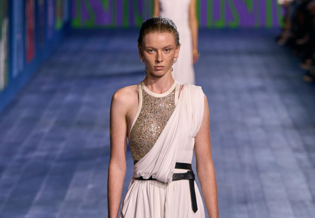 Οι «θεές» του Dior στην haute couture συλλογή FW 24/25 γιορτάζουν τη δύναμη του αθλητισμού από την αρχαιότητα μέχρι σήμερα
