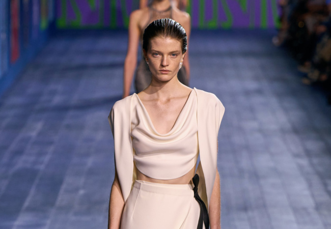 Οι «θεές» του Dior στην haute couture συλλογή FW 24/25 γιορτάζουν τη δύναμη του αθλητισμού από την αρχαιότητα μέχρι σήμερα