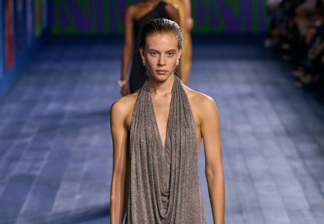Οι «θεές» του Dior στην haute couture συλλογή FW 24/25 γιορτάζουν τη δύναμη του αθλητισμού από την αρχαιότητα μέχρι σήμερα