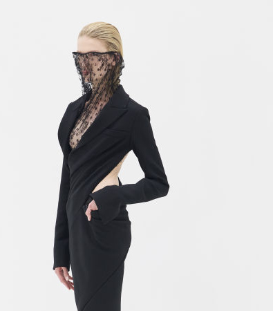 Jean Paul Gaultier Couture F'24: Draping και γεωμετρικές φιγούρες βγαλμένες από ταινία επιστημονικής φαντασίας