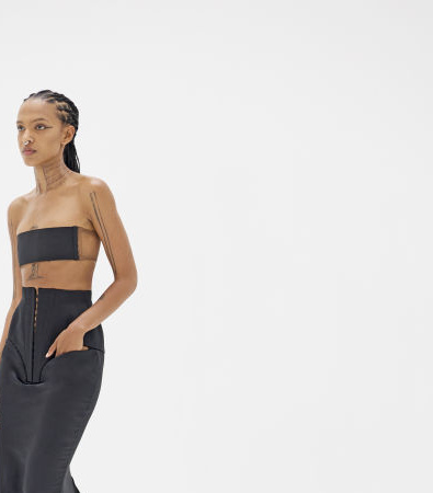 Jean Paul Gaultier Couture F'24: Draping και γεωμετρικές φιγούρες βγαλμένες από ταινία επιστημονικής φαντασίας
