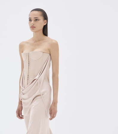 Jean Paul Gaultier Couture F'24: Draping και γεωμετρικές φιγούρες βγαλμένες από ταινία επιστημονικής φαντασίας