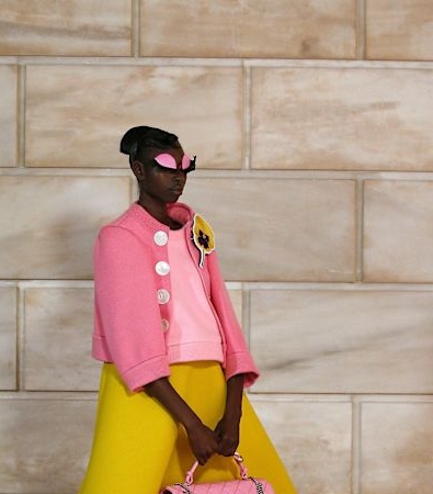 Η FW'24 συλλογή του Marc Jacobs είναι γεμάτη από παιδικότητα και ανεμελιά