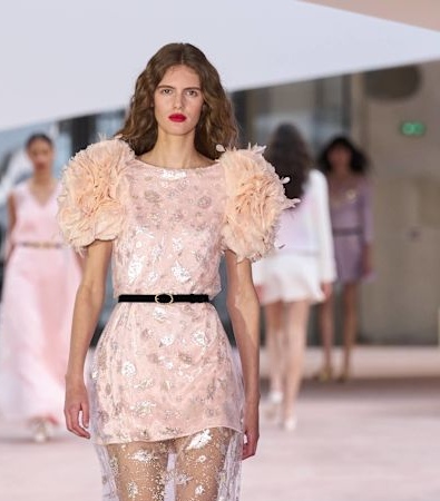 Chanel HC SS'25: Ένα σενάριο-ωδή στο φως και στο σκοτάδι