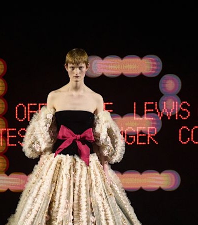 Valentino HC SS'25: Απόλυτη υπερβολή και δεξιοτεχνία στην εποχή του Alessandro Michele
