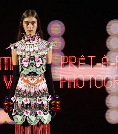 Valentino HC SS'25: Απόλυτη υπερβολή και δεξιοτεχνία στην εποχή του Alessandro Michele