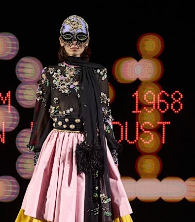 Valentino HC SS'25: Απόλυτη υπερβολή και δεξιοτεχνία στην εποχή του Alessandro Michele