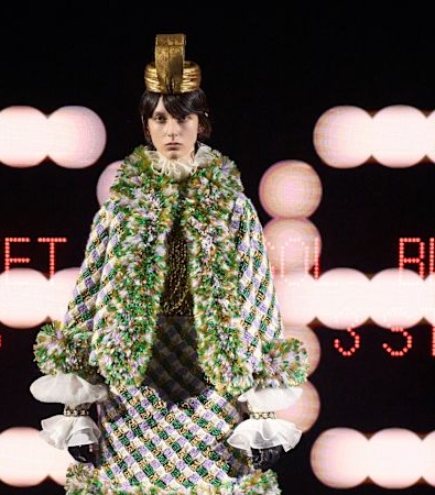 Valentino HC SS'25: Απόλυτη υπερβολή και δεξιοτεχνία στην εποχή του Alessandro Michele