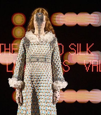 Valentino HC SS'25: Απόλυτη υπερβολή και δεξιοτεχνία στην εποχή του Alessandro Michele