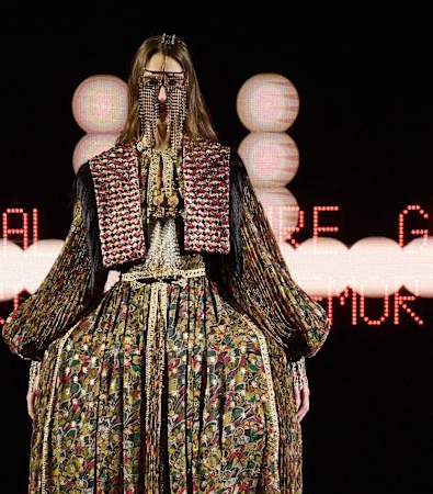 Valentino HC SS'25: Απόλυτη υπερβολή και δεξιοτεχνία στην εποχή του Alessandro Michele