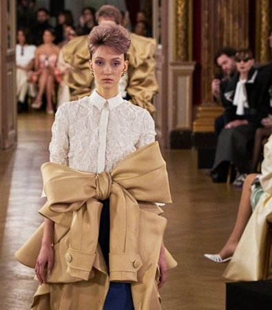 Viktor&Rolf HC SS'25: H Digital επανάσταση στην Υψηλή Ραπτική αποκαλύπτεται