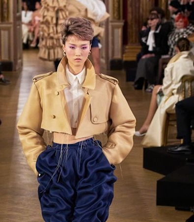 Viktor&Rolf HC SS'25: H Digital επανάσταση στην Υψηλή Ραπτική αποκαλύπτεται