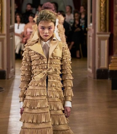 Viktor&Rolf HC SS'25: H Digital επανάσταση στην Υψηλή Ραπτική αποκαλύπτεται
