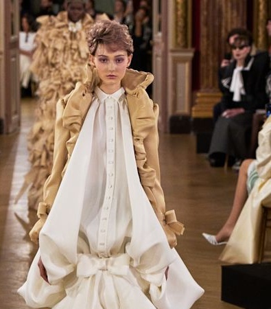 Viktor&Rolf HC SS'25: H Digital επανάσταση στην Υψηλή Ραπτική αποκαλύπτεται