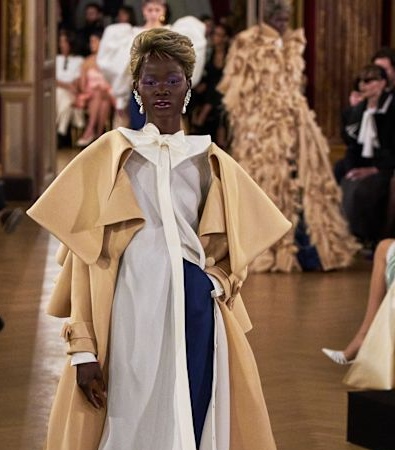 Viktor&Rolf HC SS'25: H Digital επανάσταση στην Υψηλή Ραπτική αποκαλύπτεται