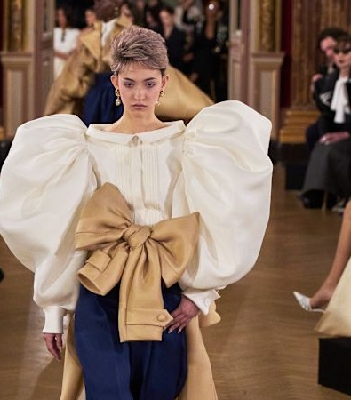 Viktor&Rolf HC SS'25: H Digital επανάσταση στην Υψηλή Ραπτική αποκαλύπτεται