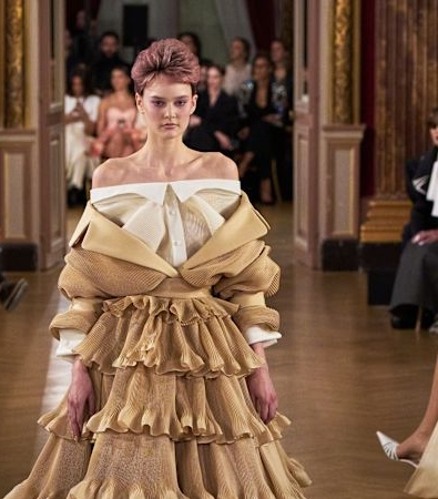 Viktor&Rolf HC SS'25: H Digital επανάσταση στην Υψηλή Ραπτική αποκαλύπτεται