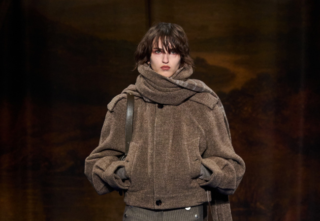Burberry FW '25: Κλασική Βρετανική πολυτέλεια με σύγχρονη αίσθηση