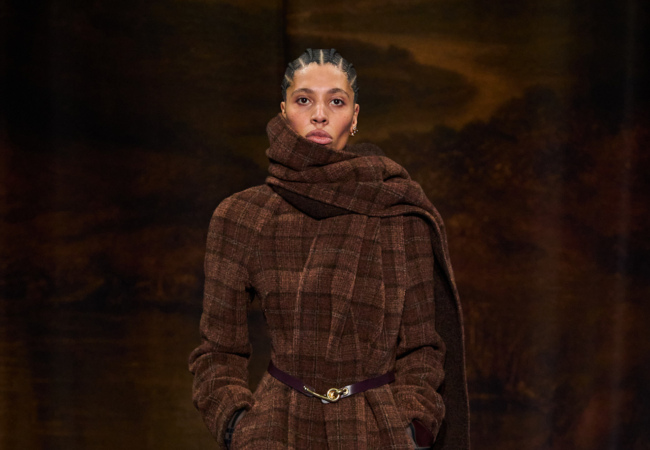 Burberry FW '25: Κλασική Βρετανική πολυτέλεια με σύγχρονη αίσθηση