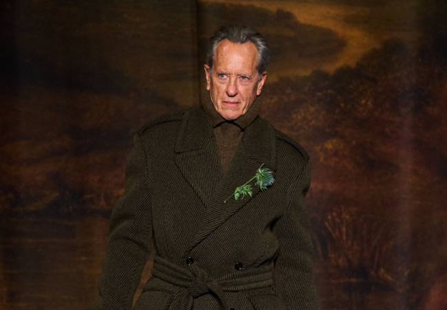 Burberry FW '25: Κλασική Βρετανική πολυτέλεια με σύγχρονη αίσθηση