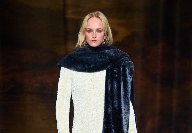 Burberry FW '25: Κλασική Βρετανική πολυτέλεια με σύγχρονη αίσθηση
