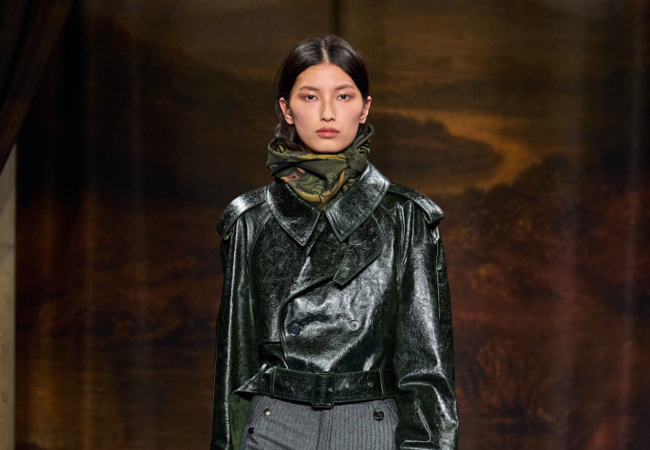 Burberry FW '25: Κλασική Βρετανική πολυτέλεια με σύγχρονη αίσθηση