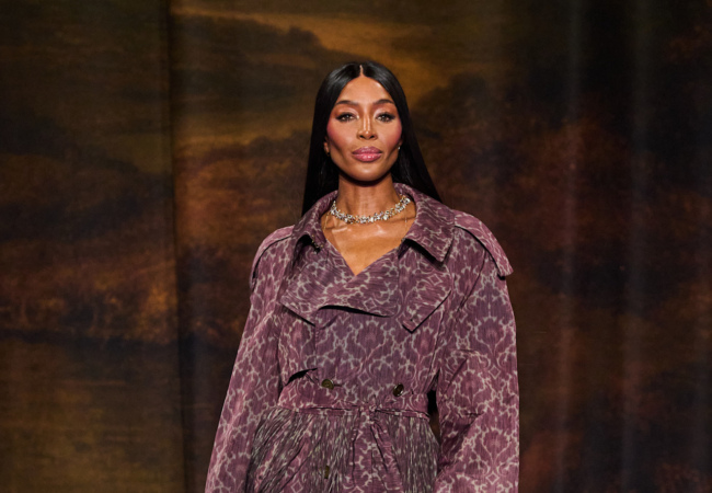 Burberry FW '25: Κλασική Βρετανική πολυτέλεια με σύγχρονη αίσθηση