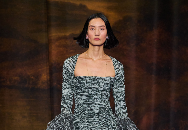 Burberry FW '25: Κλασική Βρετανική πολυτέλεια με σύγχρονη αίσθηση