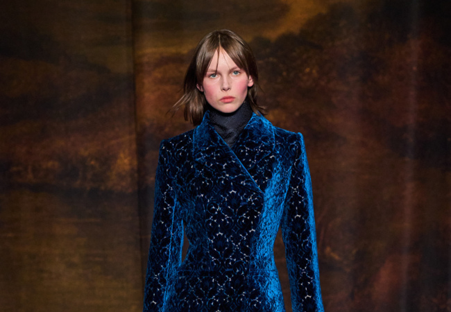 Burberry FW '25: Κλασική Βρετανική πολυτέλεια με σύγχρονη αίσθηση