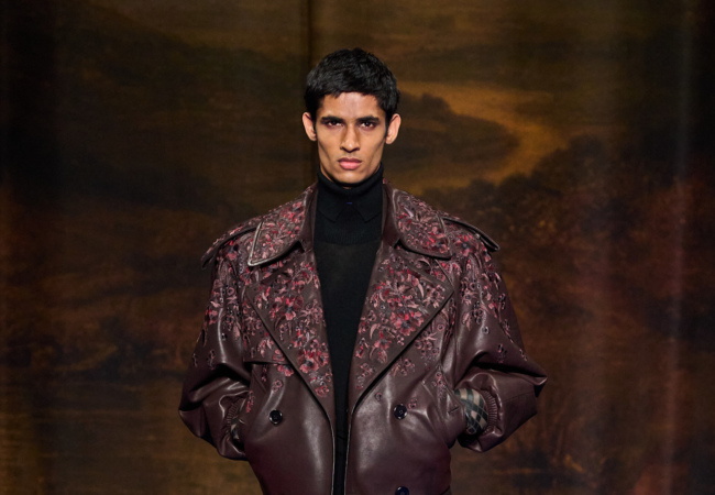 Burberry FW '25: Κλασική Βρετανική πολυτέλεια με σύγχρονη αίσθηση