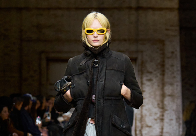Coach FW '25: Ανάμεσα στο Grunge και το Vintage Glamour