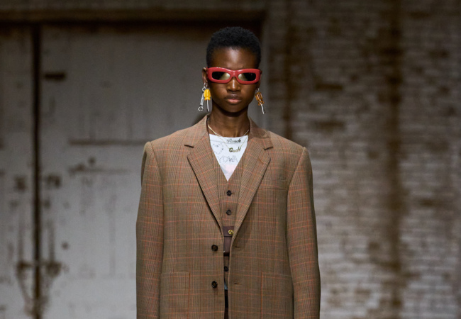 Coach FW '25: Ανάμεσα στο Grunge και το Vintage Glamour