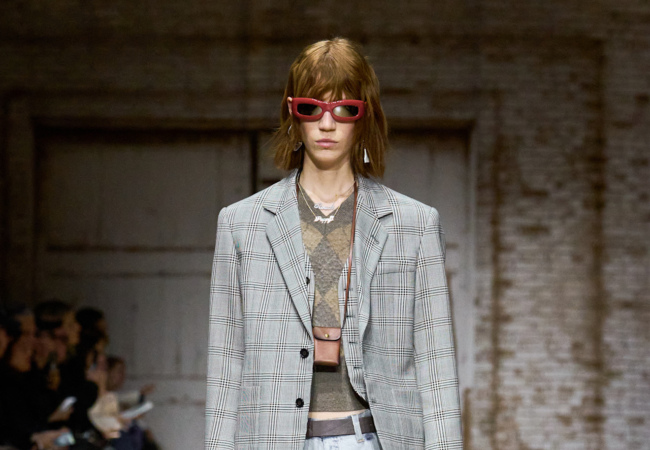 Coach FW '25: Ανάμεσα στο Grunge και το Vintage Glamour