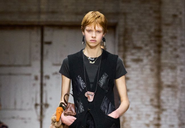 Coach FW '25: Ανάμεσα στο Grunge και το Vintage Glamour