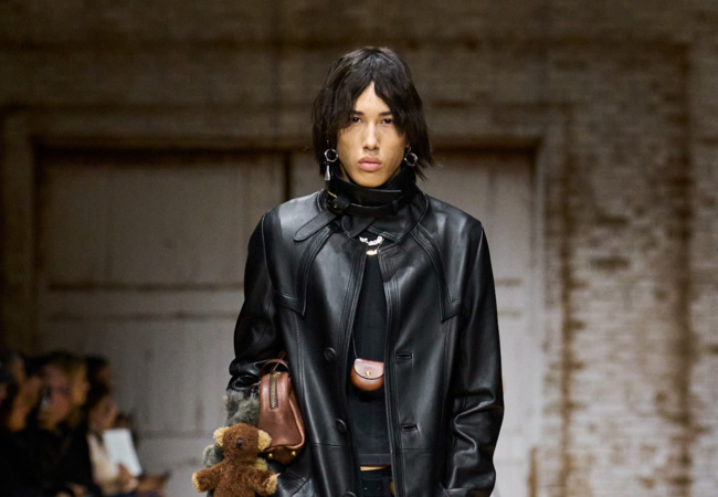 Coach FW '25: Ανάμεσα στο Grunge και το Vintage Glamour