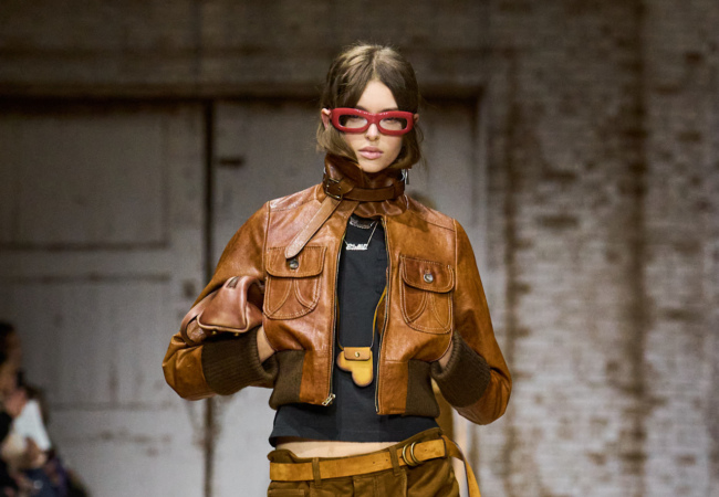 Coach FW '25: Ανάμεσα στο Grunge και το Vintage Glamour