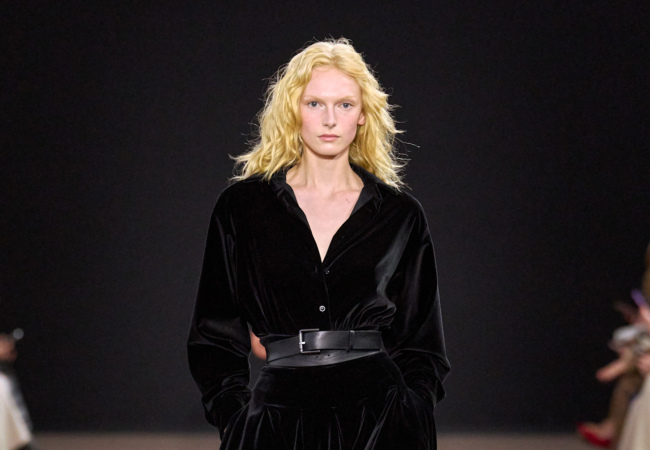 Max Mara FW '25: Η νέα ατρόμητη ρομαντική ηρωίδα