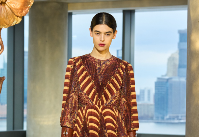 Ulla Johnson FW '25: Το εκλεπτυσμένο όραμα της σύγχρονης μποέμ χλιδής